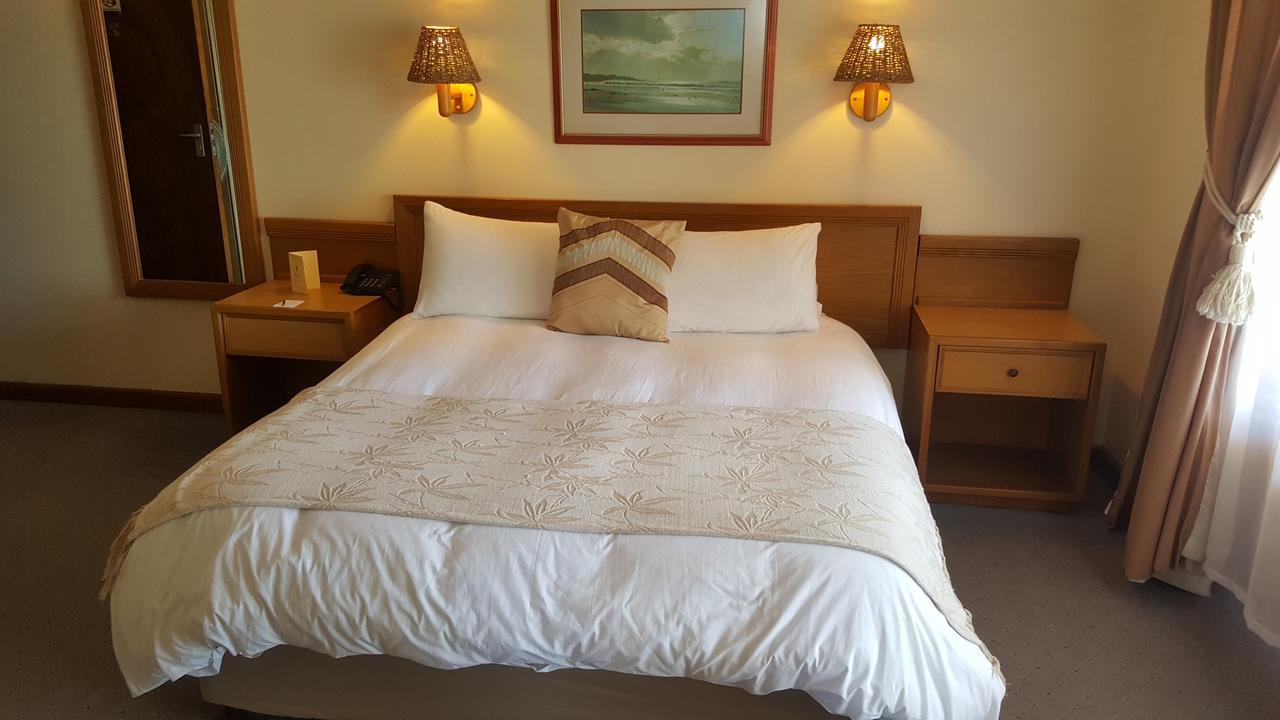 Lambertʼs Bay Lamberts Bay Hotel מראה חיצוני תמונה